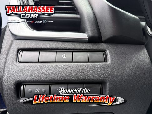 Used 2024 Nissan Rogue SV FWD image 31