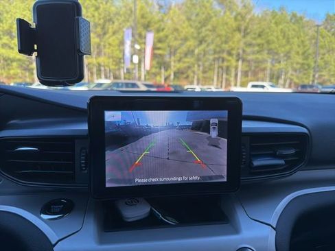 Used 2024 Ford Explorer XLT image 25