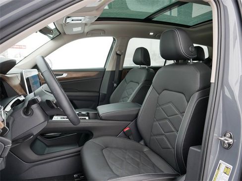 Certified 2025 Volkswagen Atlas SE image 15