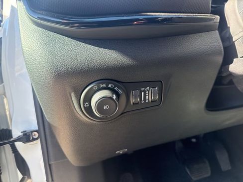 Used 2026 Jeep Compass Limited image 12