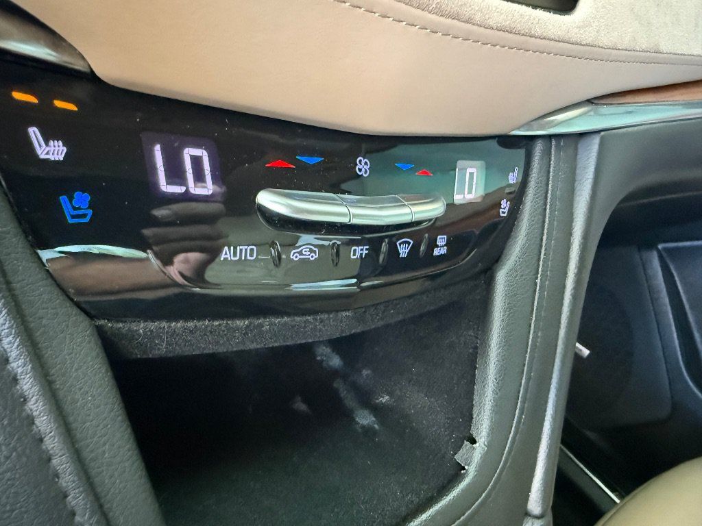 Used 2018 Cadillac XT5 Platinum w/ Driver Assist Package AWD/4WD image 31