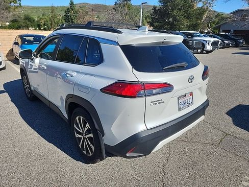 Used 2023 Toyota Corolla Cross XLE image 3