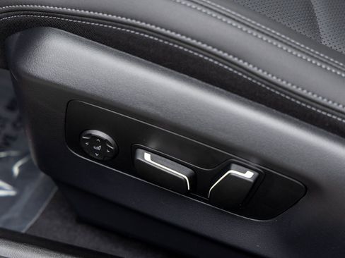 Used 2025 BMW i5 xDrive40 w/ Premium Package image 28