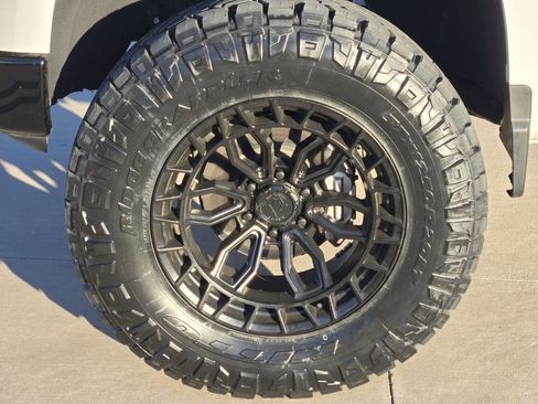 Used 2025 Chevrolet Silverado 1500 LT Trail Boss w/ Convenience Package II AWD/4WD image 9