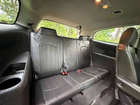 Used 2016 Buick Enclave Leather FWD image 8