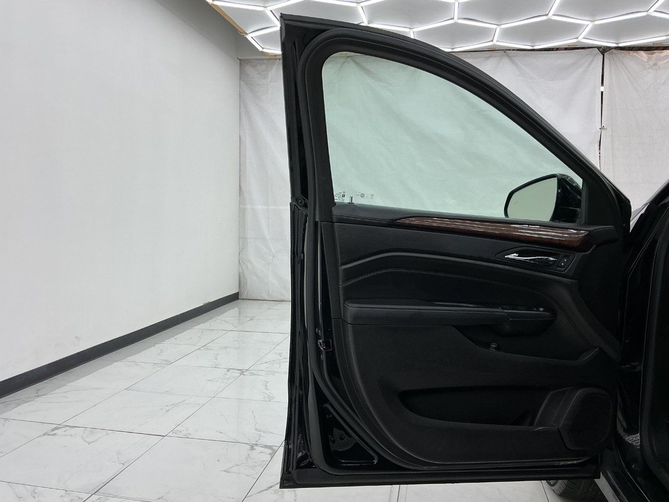 Used 2016 Cadillac SRX Luxury w/ Driver Awareness Package AWD/4WD image 18