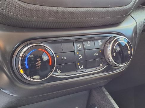 Used 2023 Chevrolet TrailBlazer LT FWD image 10