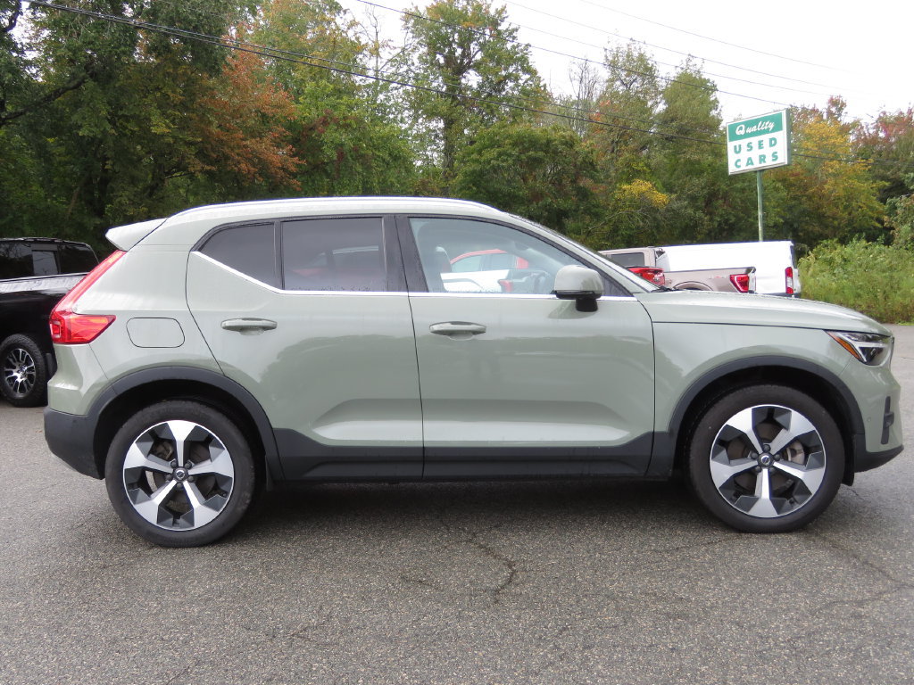 Used 2024 Volvo XC40 B5 Plus AWD/4WD image 4