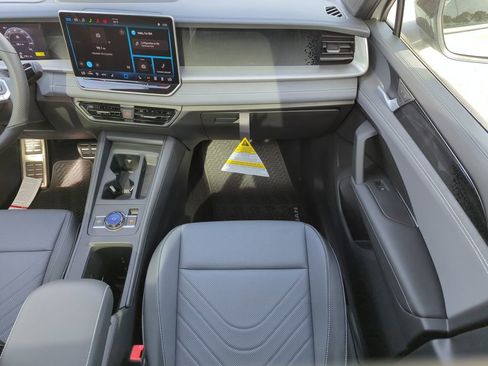 New 2026 Volkswagen Tiguan SE R-Line image 16