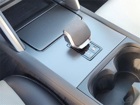 Used 2024 Land Rover Discovery Sport Dynamic SE image 19