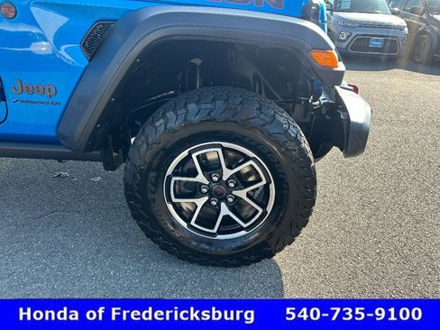 Used 2024 Jeep Wrangler Unlimited Rubicon w/ Safety Group AWD/4WD image 30