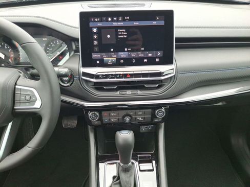 New 2026 Jeep Compass Latitude image 11