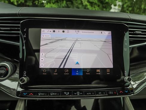 Used 2022 Jeep Wagoneer Series III w/ Premium Group I AWD/4WD image 15