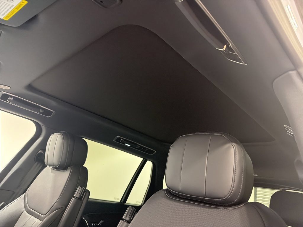 New 2026 Land Rover Range Rover Long Wheelbase SE AWD/4WD image 19