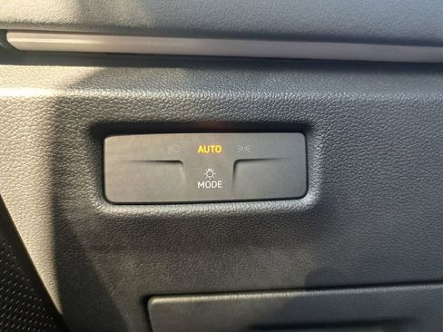 New 2026 Volkswagen Tiguan SE image 16