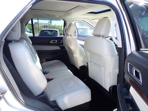 Used 2018 Ford Explorer Platinum AWD/4WD image 12