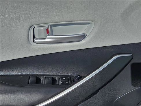 Used 2022 Toyota Corolla SE FWD image 11