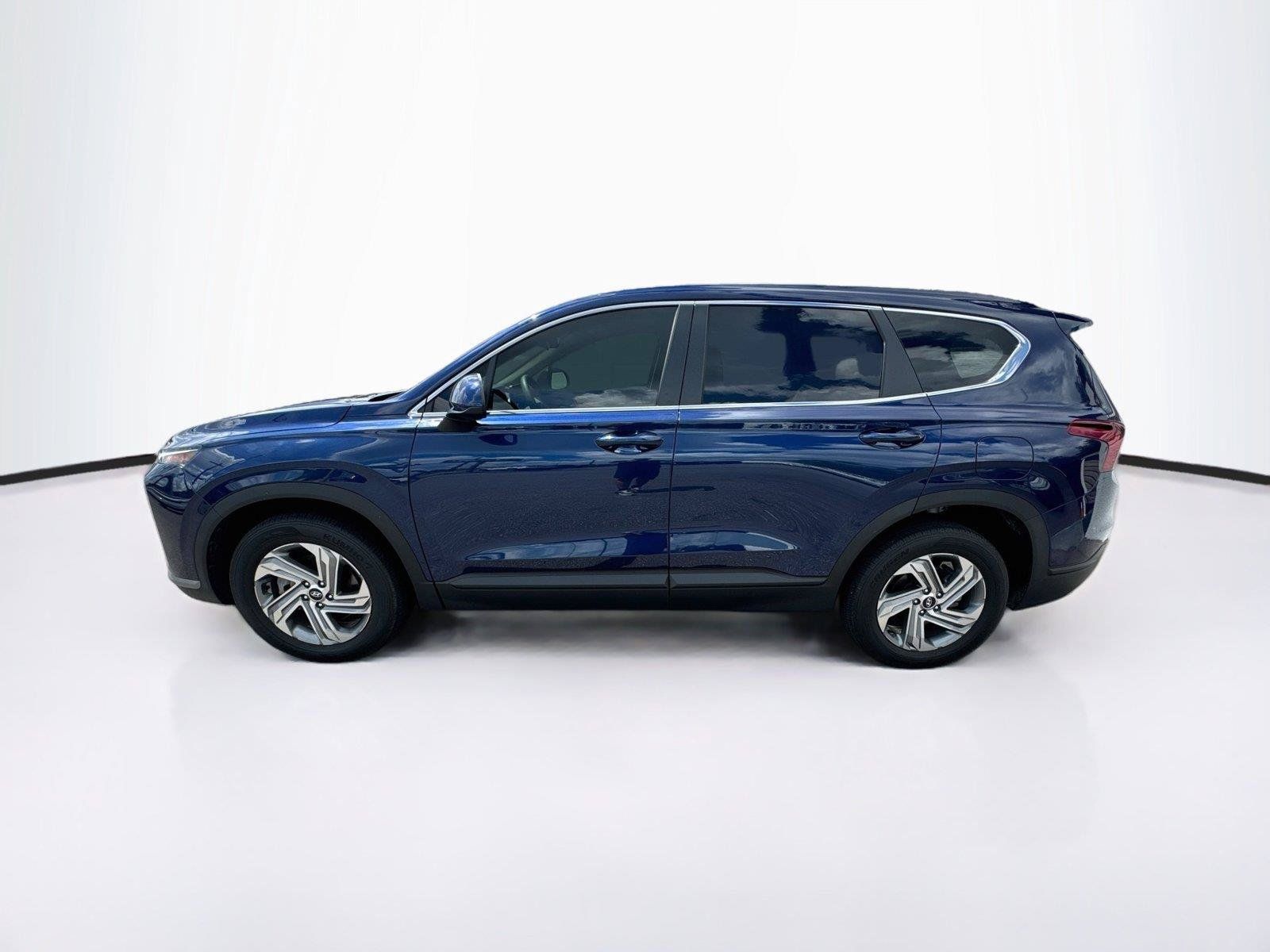 Used 2023 Hyundai Santa Fe SE FWD image 2