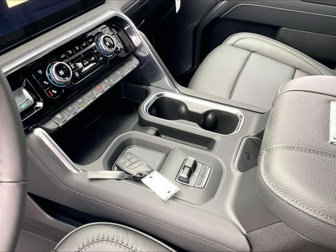 New 2026 GMC Sierra 2500 Denali w/ Denali Reserve Package image 8