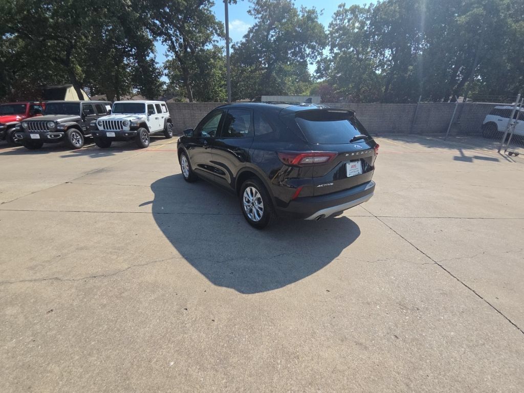 Used 2025 Ford Escape Active AWD/4WD image 8