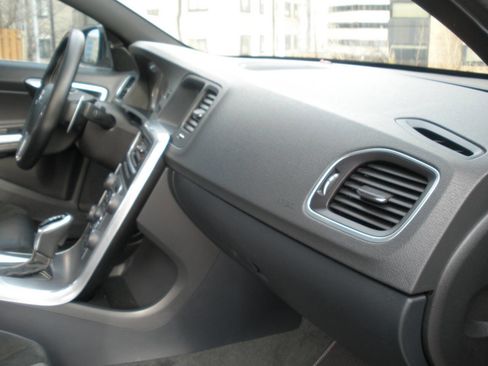 Used 2015 Volvo S60 T6 R-Design Platinum image 30