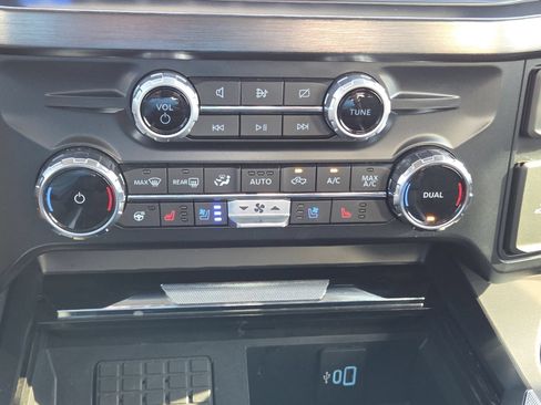 Used 2024 Ford F250 Lariat w/ Chrome Package AWD/4WD image 38