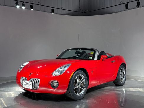 Used 2006 Pontiac Solstice Convertible w/ Premium Package RWD image 2