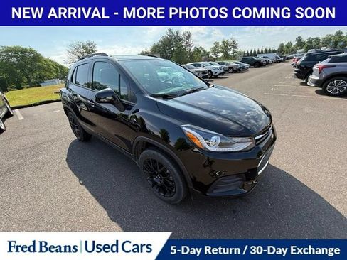 Used 2022 Chevrolet Trax LT w/ Midnight Edition AWD/4WD image 16