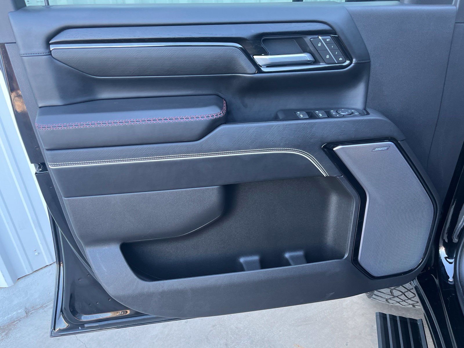 Used 2025 GMC Sierra 2500 AT4X AWD/4WD image 11