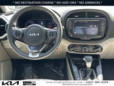 Used 2022 Kia Soul LX FWD image 2