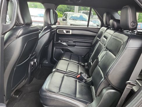 Used 2020 Ford Explorer XLT w/ Equipment Group 202A AWD/4WD image 10