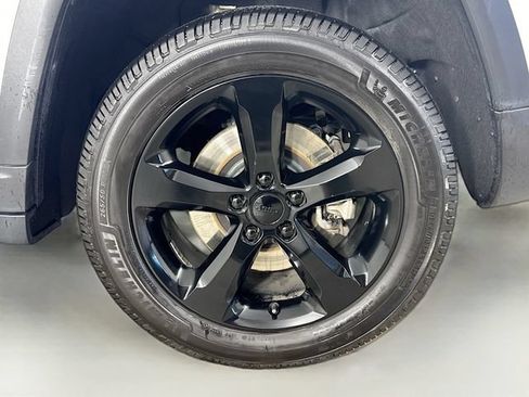 Used 2023 Jeep Grand Cherokee L Laredo AWD/4WD image 37