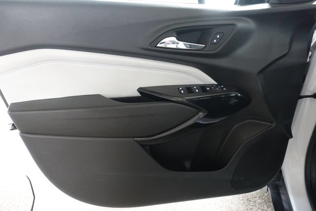 Used 2025 Chevrolet Trax LT FWD image 9