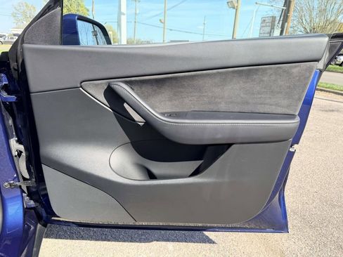 Used 2022 Tesla Model Y Performance image 11