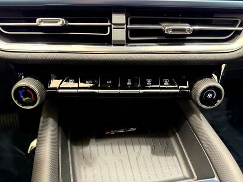 New 2026 Chevrolet Equinox EV LT image 34