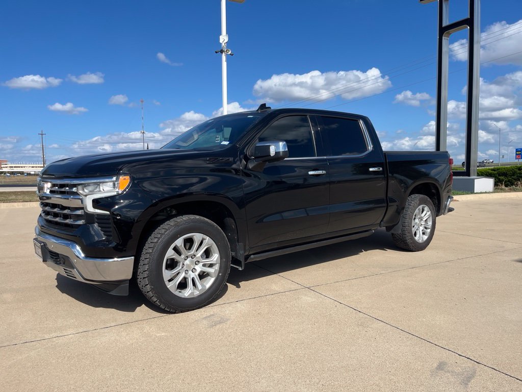 Used 2022 Chevrolet Silverado 1500 LTZ AWD/4WD image 1