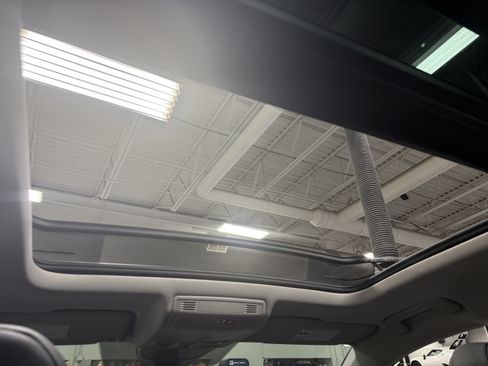 Certified 2023 Volkswagen Taos SE w/ Panoramic Sunroof Package FWD image 7