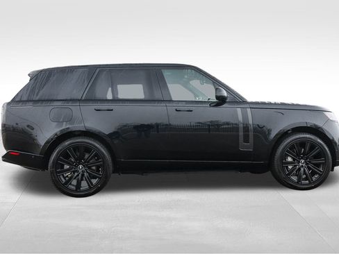 New 2025 Land Rover Range Rover SE image 4