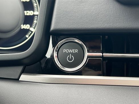 New 2025 Mitsubishi Outlander SE image 24