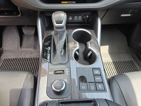 Used 2026 Toyota Highlander Platinum AWD/4WD image 29