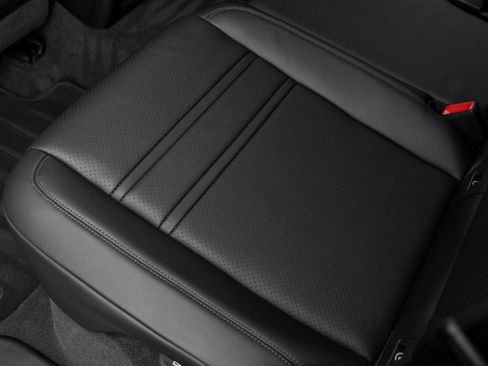 Certified 2025 Porsche Cayenne S AWD/4WD image 34