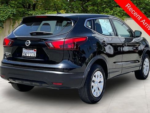 Used 2019 Nissan Rogue Sport S FWD image 5