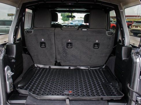 Used 2021 Jeep Wrangler Unlimited Sahara image 6