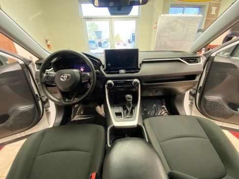 Used 2024 Toyota RAV4 LE image 28