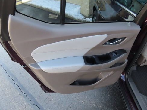 Used 2018 Chevrolet Traverse LT image 29