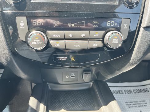 Used 2020 Nissan Rogue SV AWD/4WD image 22