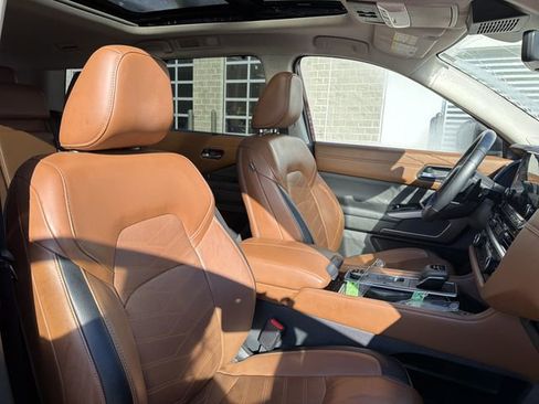 Used 2023 Nissan Pathfinder Platinum w/ Cargo Package image 19