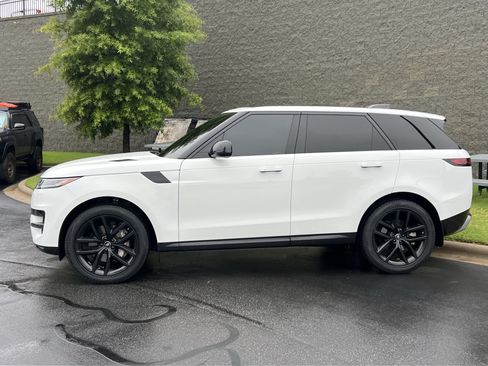 Used 2024 Land Rover Range Rover Sport SE AWD/4WD image 4