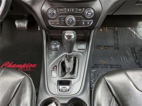 Used 2019 Jeep Cherokee Latitude Plus w/ Cold Weather Group image 19