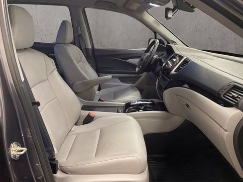 Used 2018 Honda Pilot Touring image 21